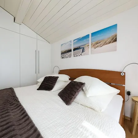 Mit Blick Auf Wasser By Interhome